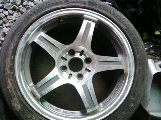 ขายล้อแม็กแต่ง ขอบ 16 หน้ากว้าง 7.5  4 รู มี 4 ล้อ ราคา สนใจติดต่อ..089 8450560