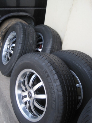 แม๊คขอบ 17 6รู พร้อมยางสวยๆ 1ชุด รับเทรนล้อเดิม