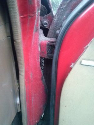 ขายเก๋งมาสด้า 323 โฉม 5 ประตู เครื่องยนต์ 1300 เกียร์ธรรมดา