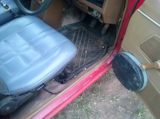 ขายเก๋งมาสด้า 323 โฉม 5 ประตู เครื่องยนต์ 1300 เกียร์ธรรมดา