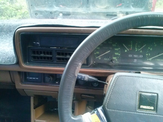 ขายเก๋งมาสด้า 323 โฉม 5 ประตู เครื่องยนต์ 1300 เกียร์ธรรมดา