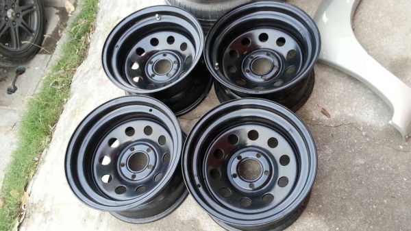 ล้อกระทะกว้าง8นิ้วออฟลึกๆขอบ15ใส่5รู114.3