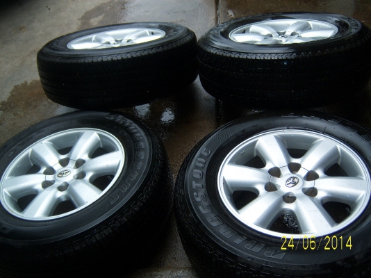 แม็กโตโยต้า ขอบ 17 พร้อมยางบริสโตน 265 65 17 ปี 10 มี1ชุด สภาพสวย ยางดีใช้ได้อีกนาน