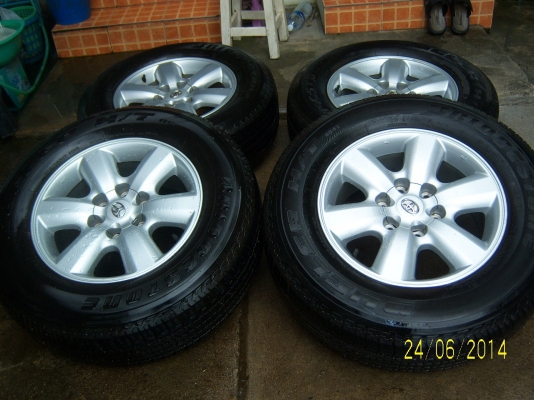 แม็กโตโยต้า ขอบ 17 พร้อมยางบริสโตน 265 65 17 ปี 10 มี1ชุด สภาพสวย ยางดีใช้ได้อีกนาน