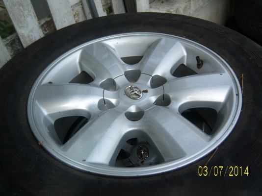 แม็กโตโยต้า ขอบ 17 พร้อมยางบริสโตน 265 65 17 ปี 10 มี1ชุด สภาพสวย ยางดีใช้ได้อีกนาน