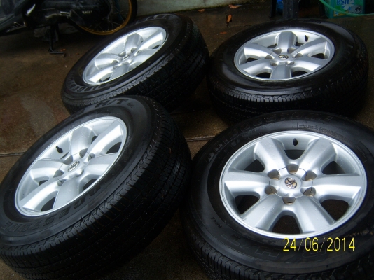 แม็กโตโยต้า ขอบ 17 พร้อมยางบริสโตน 265 65 17 ปี 10 มี1ชุด สภาพสวย ยางดีใช้ได้อีกนาน