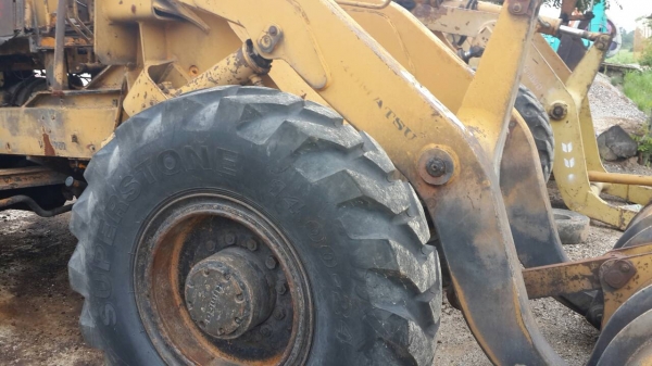 รถตัก KOMATSU JH60 รถใช้งานดี รับประกันการใช้งาน ราคาต่อรองได้ดี.