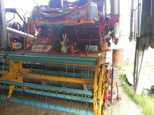 ขายรถเกี่ยวข้าวเกษตรพัฒนาไอ้หนุ่มไวไฟจัมโบ้ปลายปี55 เครื่องHINO260เทอโบ ปั้มเบอร์23 มอเตอร์ตรงเบอร์23 ตัวเดิน12HT สภาพพร้อมใช้งาน จัดไฟแนนซ์ได้ เอกสารพร้อมโอน
