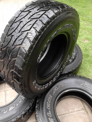 31X10.50R15.  Tel.081-427-3941