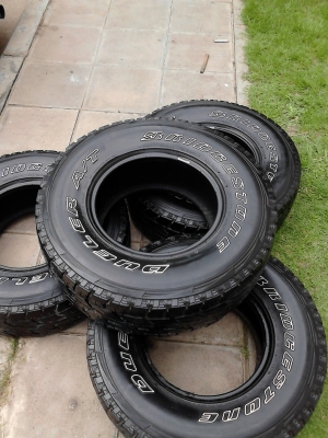 31X10.50R15.  Tel.081-427-3941