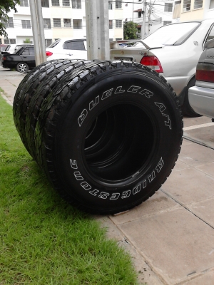 31X10.50R15.  Tel.081-427-3941