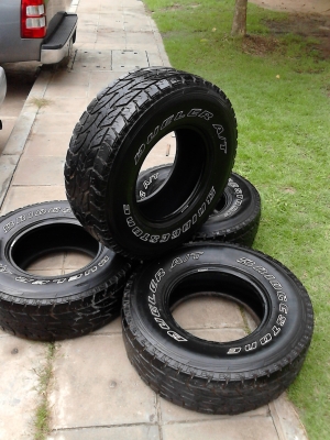 31X10.50R15.  Tel.081-427-3941