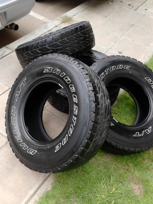 31X10.50R15.  Tel.081-427-3941