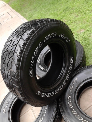 31X10.50R15.  Tel.081-427-3941