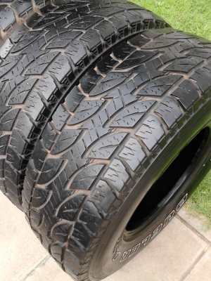 31X10.50R15.  Tel.081-427-3941