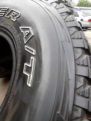 31X10.50R15.  Tel.081-427-3941