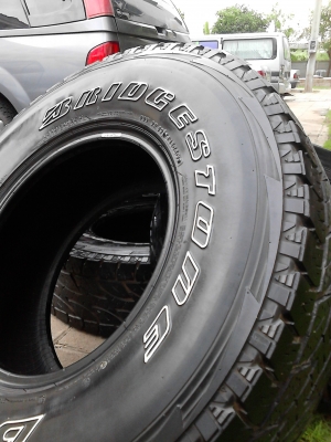 31X10.50R15.  Tel.081-427-3941
