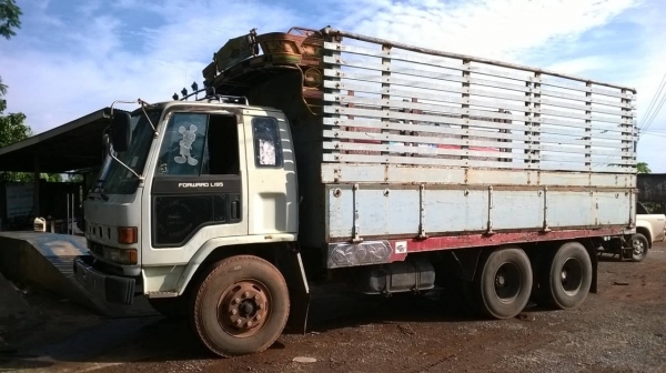 ขายถูก 10 ล้อเพลาเดียว JCM วางหัว ROCKY เครื่อง 6BG1 175 HP ช่วงล่างใหญ่ลูกหมากร้อย พวงมาลัยพาวเวอร์ ทะเบียนพร้อมโอน ราคาต่อรองได้ครับ