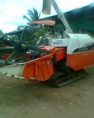 ขายรถเกี่ยวอุ้ม KUBOTA68 G สภาพพร้อมใช้งานช่วงล่าง เดิมดี เอกสารพร้อมโอน 1,5&times;&times;&times; ชม. สภาพเดิมๆๆ รถสวย รถใช้น้อย