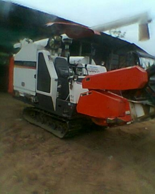 ขายรถเกี่ยวอุ้ม KUBOTA68 G สภาพพร้อมใช้งานช่วงล่าง เดิมดี เอกสารพร้อมโอน 1,5&times;&times;&times; ชม. สภาพเดิมๆๆ รถสวย รถใช้น้อย