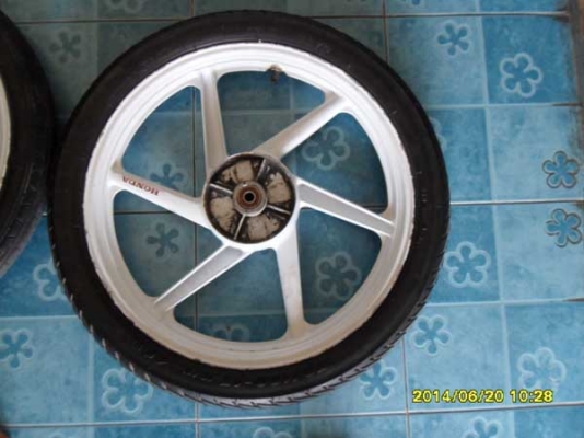 ขายล้อแม็ค Wave สีขาวพร้อมใช้