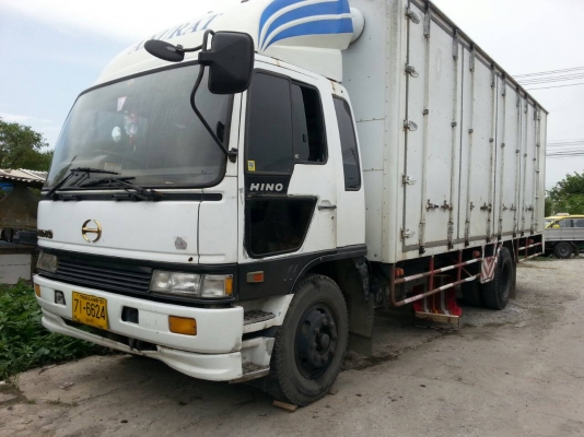 ขายรถ Isuzu 6 ล้อตู้ 10 บาน ใช้งานดี