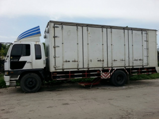 ขายรถ Isuzu 6 ล้อตู้ 10 บาน ใช้งานดี