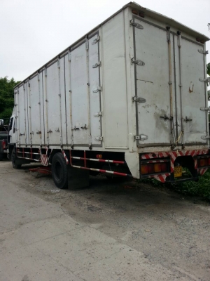 ขายรถ Isuzu 6 ล้อตู้ 10 บาน ใช้งานดี โทร 088 876 2642 น้อย