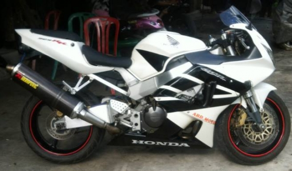 ขาย HONDA CBR929 ปี 2001 ทะเบียนแท้ โอนขนส่ง สภาพดีพร้อมใช้งาน จัดไฟแนนซ์ได้