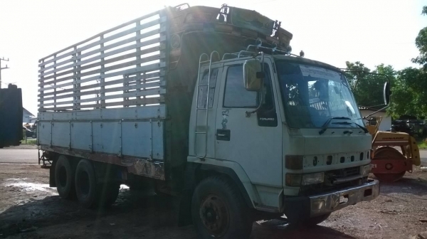 ขายถูก 10 ล้อเพลาเดียว เครื่อง 6BG1 175 HP ช่วงล่างใหญ่ลูกหมากร้อย พวงมาลัยพาวเวอร์ ทะเบียนชุดโอนพร้อมโอน ราคาต่อรองได้ครับ