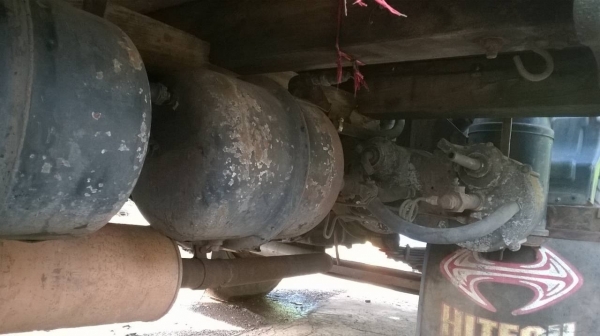 ขายถูก 10 ล้อเพลาเดียว เครื่อง 6BG1 175 HP ช่วงล่างใหญ่ลูกหมากร้อย พวงมาลัยพาวเวอร์ ทะเบียนชุดโอนพร้อมโอน ราคาต่อรองได้ครับ