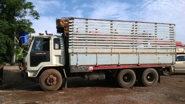 ขายถูก 10 ล้อเพลาเดียว เครื่อง 6BG1 175 HP ช่วงล่างใหญ่ลูกหมากร้อย พวงมาลัยพาวเวอร์ ทะเบียนชุดโอนพร้อมโอน ราคาต่อรองได้ครับ