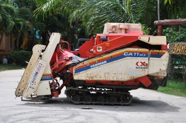 รายละเอียด ขายรถเกี่ยว นวดข้าว yanmar ดีเซล3สูบ สวยเดิมจากญี่ปุ่น 38,000เท่านั้น