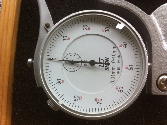 เครื่องมือวัดความหนาชิ้นงาน ที่มีความละเอียดสูงที่ 0.01 มม. ใช้งานง่ายแค่บีดแล้วปล่อย