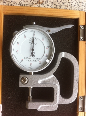 เครื่องมือวัดความหนาชิ้นงาน ที่มีความละเอียดสูงที่ 0.01 มม. ใช้งานง่ายแค่บีดแล้วปล่อย