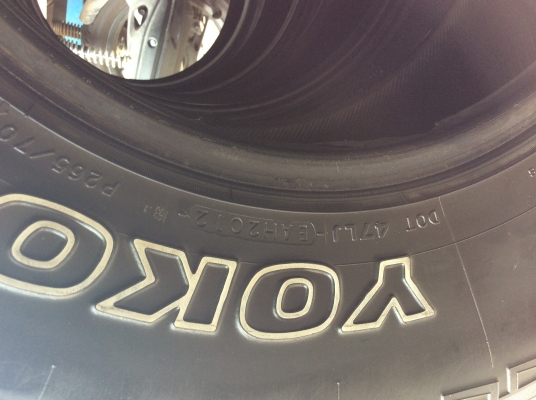 ขายยาง Yokohama geolandar 265-70-16 ปี12 ดอกสวยถูกๆครับ