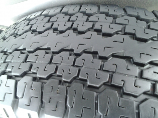 บริสโตน 245/70/16 ดอกตรูมตรูม