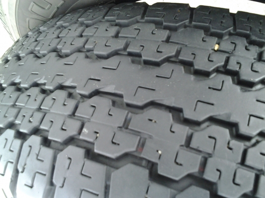 บริสโตน 245/70/16 ดอกตรูมตรูม