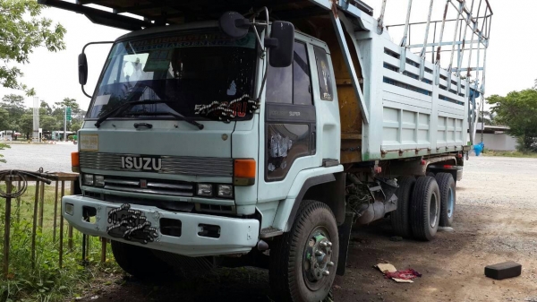 ISUZU-10ล้อ.2เพลา-ดั้มแม่ลูก-เครื่องP11เกียร์อิตั้น.ลูก3คานแท้175ครัชซีสวย.เครื่องเเน่น.ราคา1.250.000บ ISUZU-10ล้อ.2เพลา-ดั้มแม่ลูก-เครื่องP11เกียร์อิตั้น.ลูก3คานแท้175ครัชซีสวย.เครื่องเเน่น.ราคา1.250.000บ