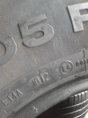 205R16C  CONTINENTAL 4X4 CONTACK  ชุด 4 เส้น Tel.081-427-3941