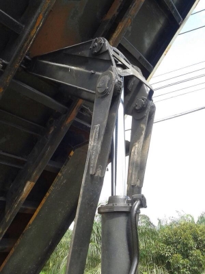 รถมิตซู 10 ล้อดั้ม FN527M - TD 191 แรงม้า. ปี 37.  สนใจติดต่อ  081 - 6079515