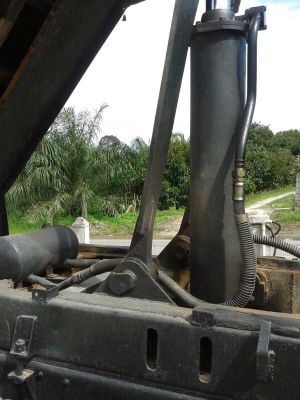 รถมิตซู 10 ล้อดั้ม FN527M - TD 191 แรงม้า. ปี 37.  สนใจติดต่อ  081 - 6079515