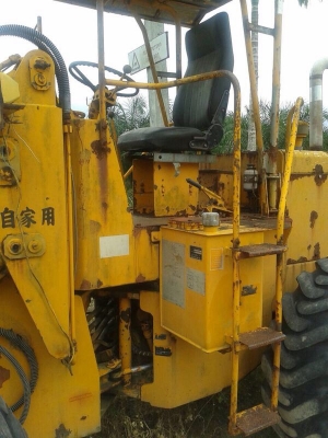 รถตัก KOBELCO.  LK300.  ( รถเช็กนอก ) สนใจติดต่อ  081 - 6079515