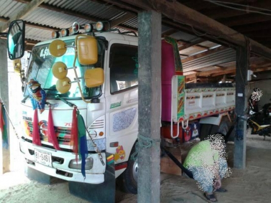 ***ขายแล้วครับขอบคุณ Truck2hand ขาย6ล้อดั้มสวยๆ HINO MEGA FC4JEPA JO5C 150HP EURO2 ปี47 เครื่องเดิมเกียร์เดิม JO5C 150แรง แน่นๆ แรงๆ ไม่มีเยิ้ม ช่วงล่างเดิมใหญ่คัสซีสวยเดิมๆไม่มีผุ กระบะดั้มเหล็ก5ตันยิงหน้า3.70ม.สภาพสวยพื้นดีข้างสวย หัวเก๋งเดิมๆ สวยๆภายใน