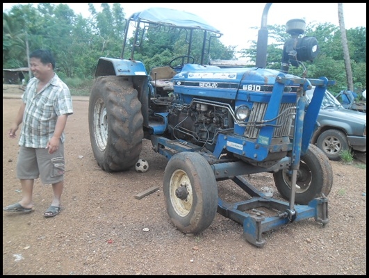 รถไถ 6610 เสื้อลาย มีอุปกรณ์ 3 ชุด