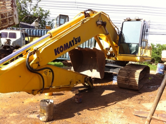 ขายดาวน์...PC200-7 ปี*2012 ใช้งานมา5600ชม.มีลายเจาะไม่ได้ใช้..ใส่เดิมๆมาจากบริษัท..