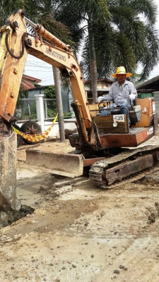 รถขุด ซูมิโตโม่ เอส 40  เท่า PC40-6 ปั้มนิ้ว คอนโทรลสั้น รถใช้งานดี ชอบราคาเท่าไร ต่อรองกันได้ครับ.