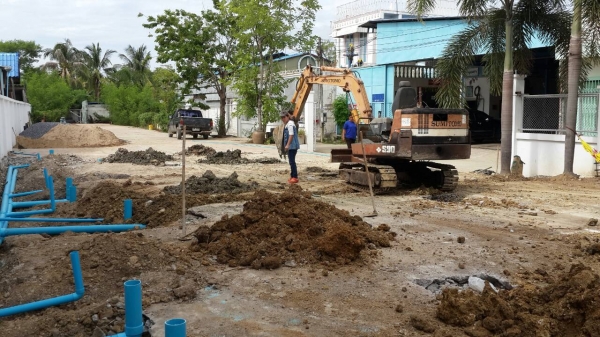 รถขุด ซูมิโตโม่ เอส 40  เท่า PC40-6 ปั้มนิ้ว คอนโทรลสั้น รถใช้งานดี ชอบราคาเท่าไร ต่อรองกันได้ครับ.