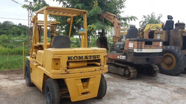 รถขุด ซูมิโตโม่ เอส 40  เท่า PC40-6 ปั้มนิ้ว คอนโทรลสั้น รถใช้งานดี ชอบราคาเท่าไร ต่อรองกันได้ครับ.