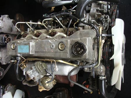 ขายเครื่อง พร้อมเกียร์ สตาร์ด้า 2800 ปี 97 รหัสเครื่อง M40